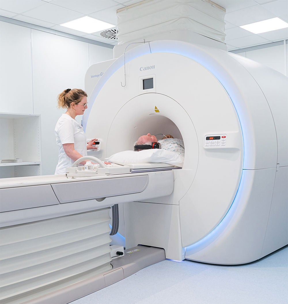VISIONS spoke with Radiologist, Jürgen Vanslembrouck, at ‘Open MRI Zen’ diagnostic center in Sluis, the Netherlands, about the Vantage Galan 3T MRI.